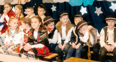 Dzień Babci i Dziadka w szkole w Ostrowie. Wyjątkowe jasełka i chwile wzruszeń
