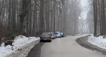 Tragiczne znalezisko w Zdżarach. Przy leśnym dukcie odkryto ciało mężczyzny