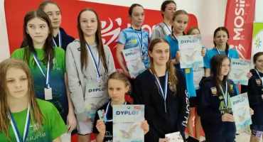Sukces pływaków MUKP Fala Ropczyce w Mielcu! 8 medali na otwarcie sezonu
