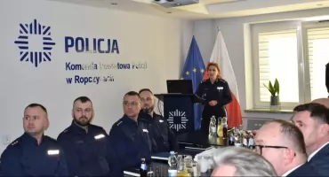 Praca w policji powiatowej? Dane z podsumowania roku 2025 w KPP Ropczyce wskazują, że są tu miejsca dla nowych funkcjonariuszy