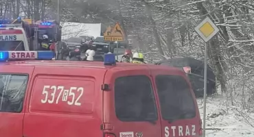 Szkodna: Opel wpadł do rowu, jedna osoba w szpitalu