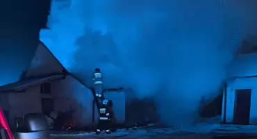 Nocny pożar w Woli Ocieckiej. W akcji sześć zastępów straży pożarnej