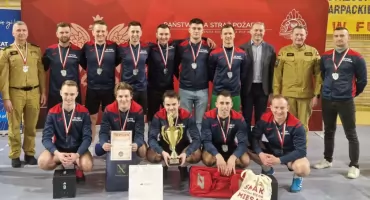 Sukces strażaków z Ropczyc! Są wicemistrzami Podkarpacia w futsalu