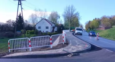 Bezpieczniej przy drogach w Czarnej Sędziszowskiej i Wielopolu Skrzyńskim. Będą nowe chodniki