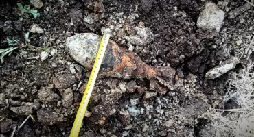 Niebezpieczne znalezisko w Ropczycach. Podczas prac ziemnych odkryto granat moździerzowy