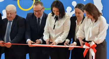 Nowoczesna hala sportowa w Będziemyślu otwarta. [Zdjęcia]