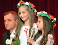 Zaśpiewały patriotyczne pieśni w Święto Konstytucji w Wielopolu Skrzyńskim ZDJĘCIA