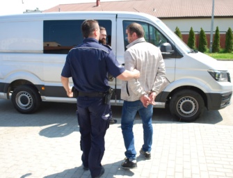 W Lubzinie policjanci zatrzymali 35-latka poszukiwanego przez sąd. Zawieźli go do więzienia