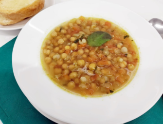 Na obiad „Sycąca zupa z ciecierzycy”